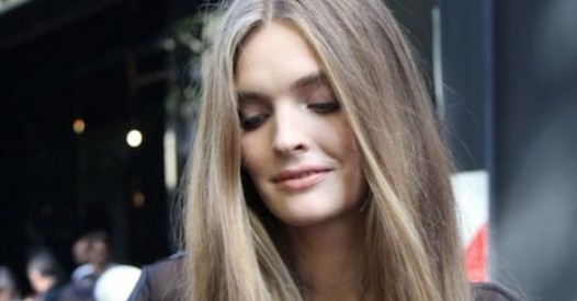 Le moyen humectant pour les cheveux secs poreux