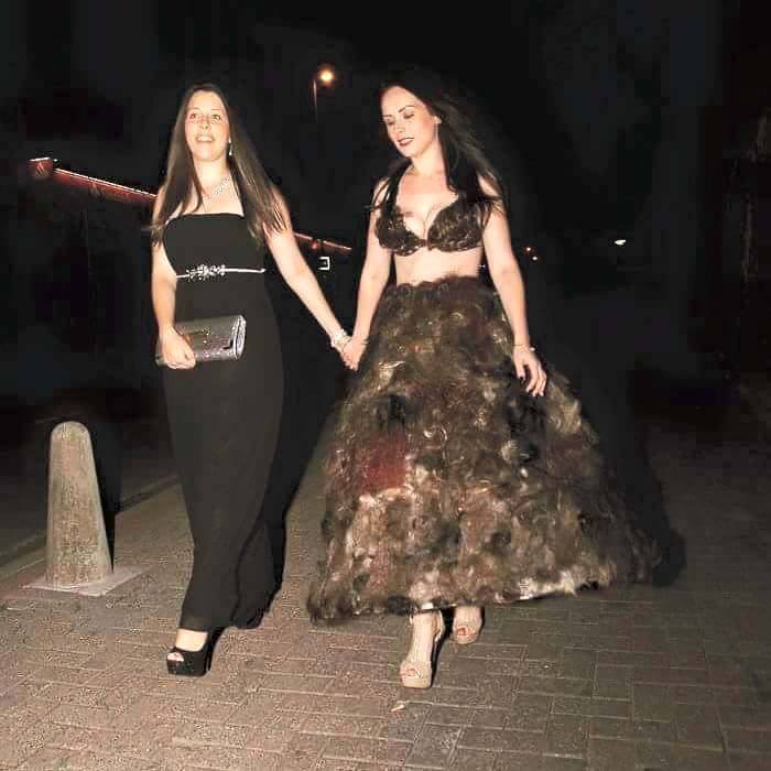 MOMENT GÊNANT elle CRÉE une ROBE en POILS PUBIENS Confidentielles